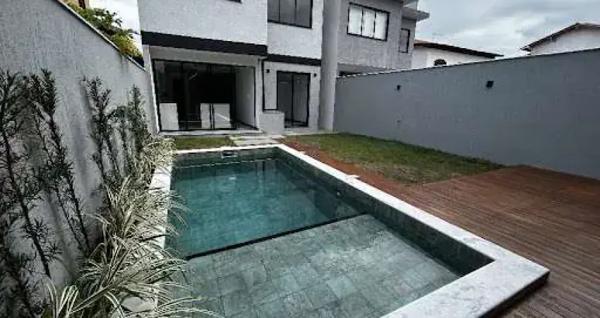 Casa em Camboinhas com 04 Quartos com Quintal, Piscina e Churrasqueira