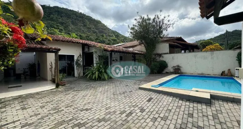 Casa Linear em Piratininga com 04 Quartos, Piscina e Quintalzão, Pertinho do Túnel (Charitas x Cafubá)!