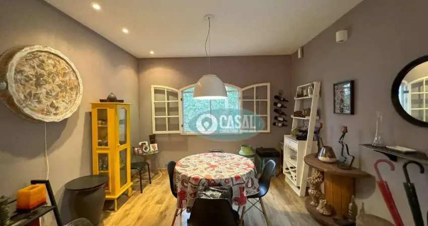 Casa em Condomínio com 06 Quartos à Venda em Charitas - Niterói/RJ.