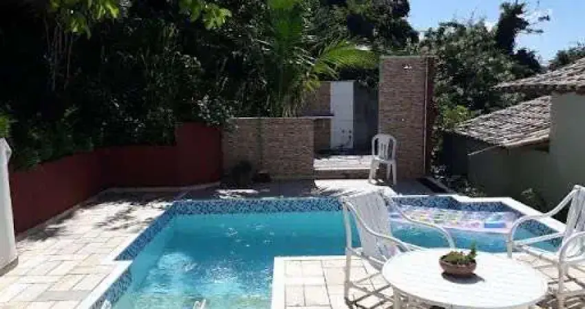 Casa em Camboinhas Com 06 Quartos, Piscina e Churrasqueira.