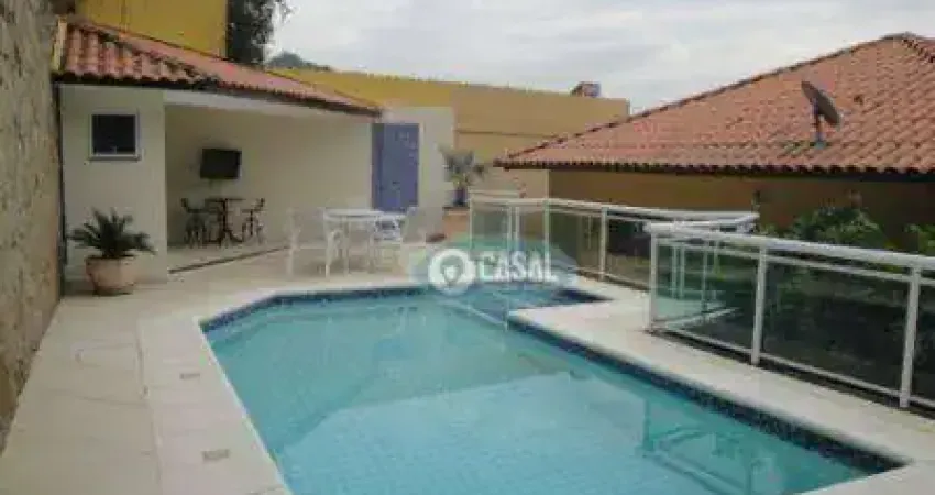 Casa com 05 Quartos à Venda em Itacoatiara - Niterói/RJ.