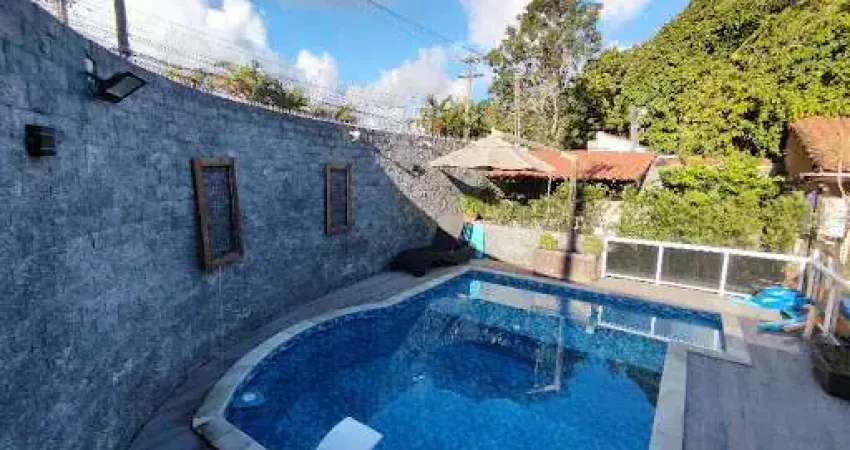 .Casa com 03 Quartos à Venda em Piratininga com Piscina e Churrasqueira.