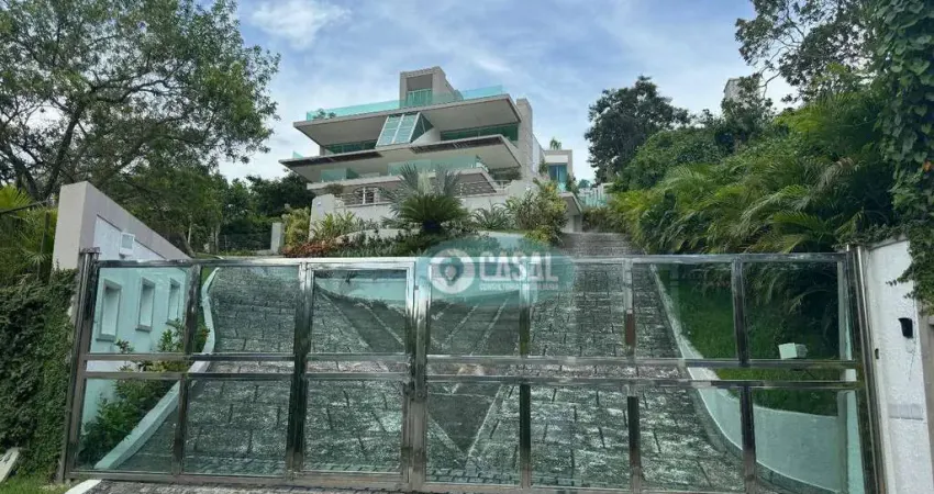 Casa em Condomínio com 05 Quartos, Piscina, Sauna, Churrasqueira e Linda Vista da Lagoa de Piratininga