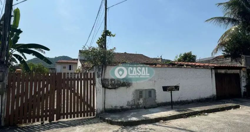 Conjunto de 06 Kitnets com 01 Casa Independente com piscina e quintal em Itaipu!