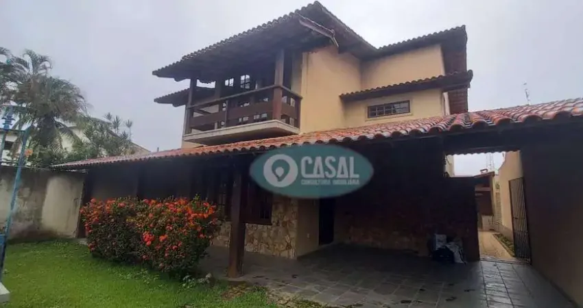 Casa com 03 Quartos em Piratininga, com Piscina, Sauna e Churrasqueira!