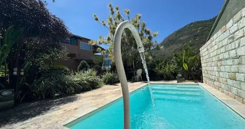 Casa em Itacoatiara com 04 Quartos, Piscina e Quintalzão