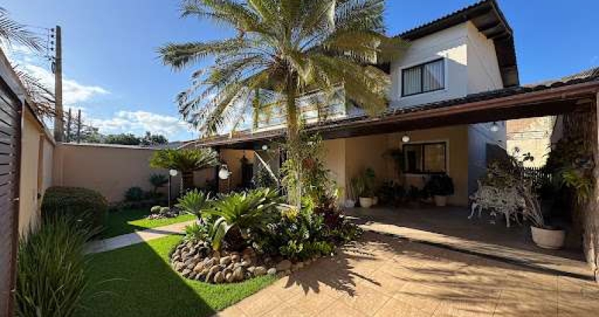 Casa em Condomínio com 05 Quartos, Piscina e Churrasqueira em Itaipu - Niterói/RJ