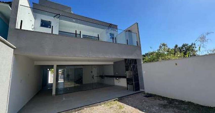 Casa com 04 Quartos à Venda em Itaipu (Pertinho da Entrada de Itacoatiara!