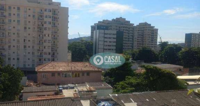 Apartamento com 03 Quartos com Varanda e Vaga de Garagem no Centro - Niterói/RJ.
