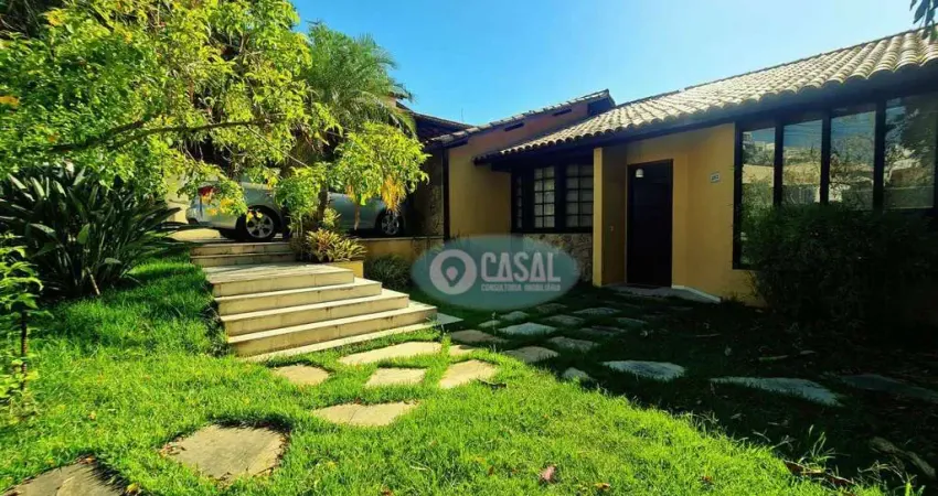 Casa Linear em Condomínio com 03 Quartos, Piscina, Sauna e Churrasqueira em Itaipu!
