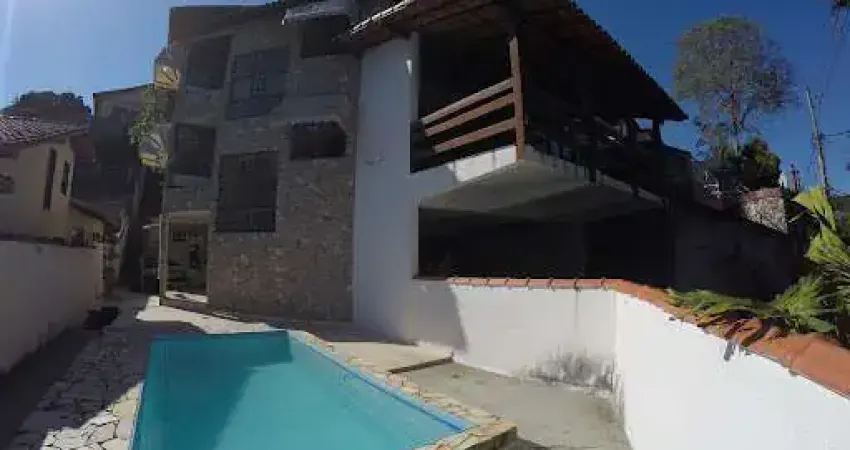 Casa com 04 Quartos em Condomínio em Piratininga - Niterói/RJ.