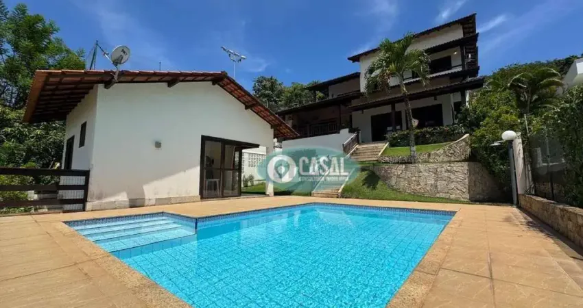 Casa em condomínio com 04 quartos, piscina e churrasqueira!