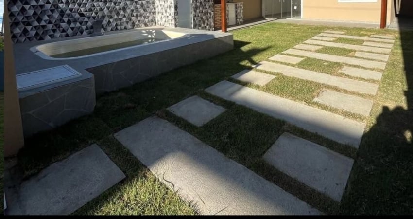 Casa linda, aconchegante, com piscina e todo no porcelanato, oportunidade disponível para venda em Unamar - Cabo Frio.