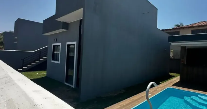 Casa dos sonhos com 3 quartos, há 50 metros do mar, no condomínio Florestinha em Unamar - Cabo Frio!