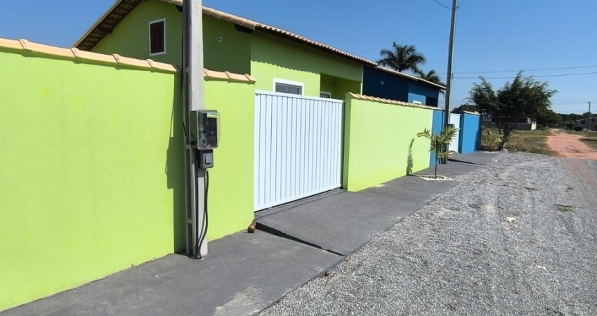 Linda casa dentro de loteamento com portaria 24h disponível  para venda em Unamar - Cabo Frio.