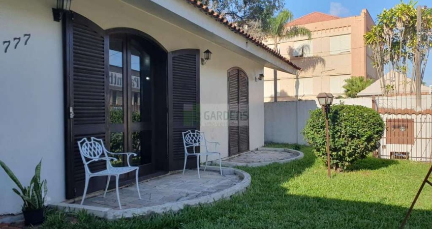 Casa Plana com 03 Dormitórios, e Pátio em Hamburgo Velho, NH