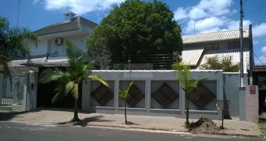 Casa com 02 Dormitórios, com Piscina, bem localizada em NH!