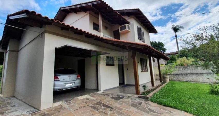Casa Sobrado com 03 Dormitórios, com Piscina, Hamburgo Velho, NH