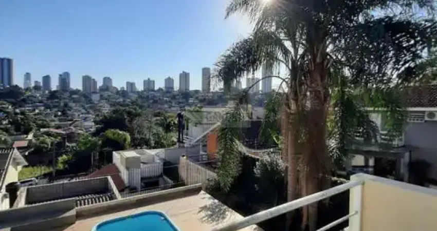Ótima casa com linda vista para a Maurício Cardoso