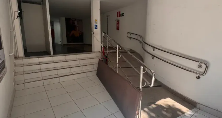 Loja comercial com Vaga de Garagem e Escritorio