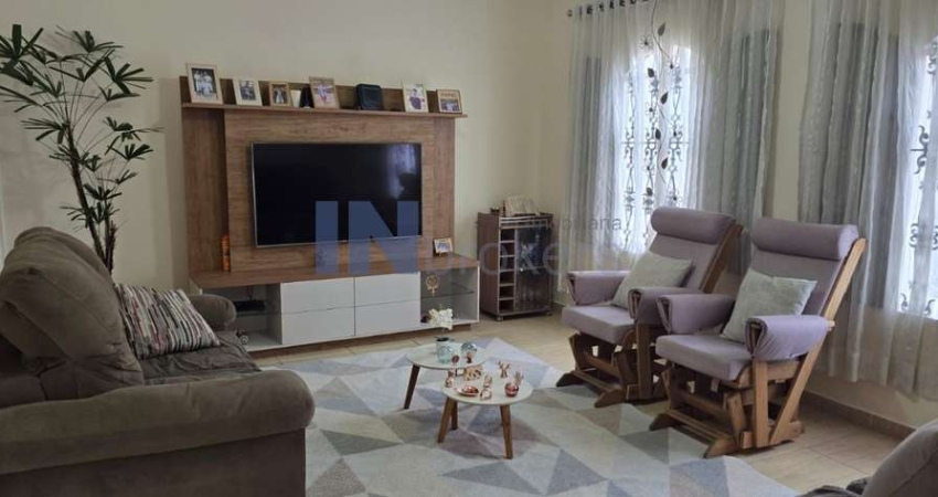 Excelente casa à venda na Vila Josefina, Jundiaí-SP: 3 quartos, 1 suíte, 2 salas, 4 banheiros, 5 vagas de garagem!