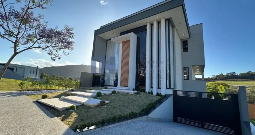 Casa alto padrão a venda no condomínio alphaville jundiaí, 4 suítes, elevador, closet, piscina aquecida, escritório, 5 vagas, fundo para área verde.