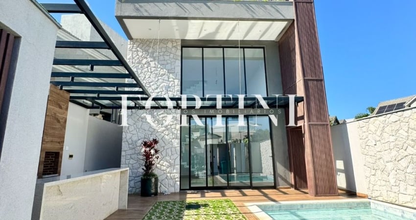 Venha se encantar com esta incrível casa no Condomínio Riviera Del Sol!