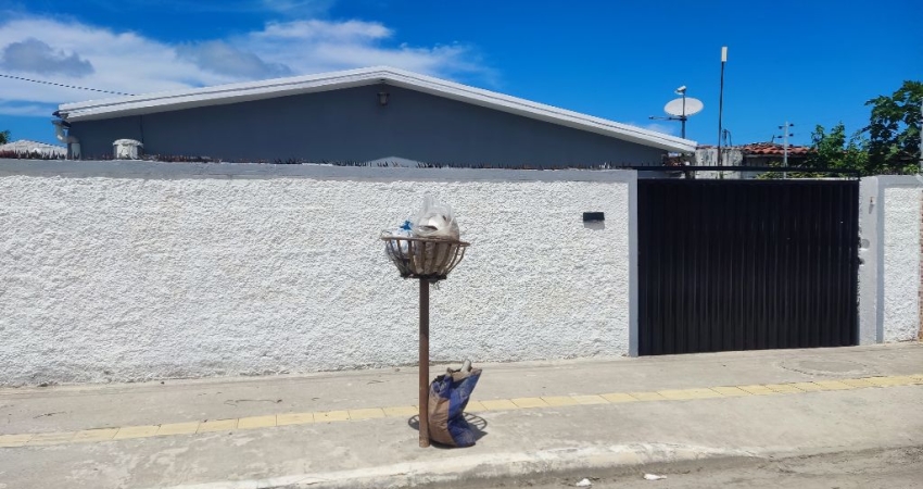 VENDE-SE CASA EM MANGABEIRA