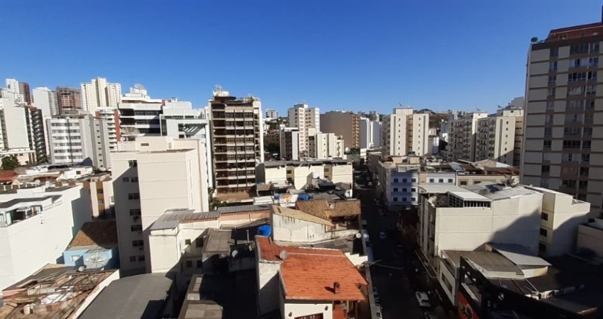 Quarto e sala com armários no coração de São Mateus