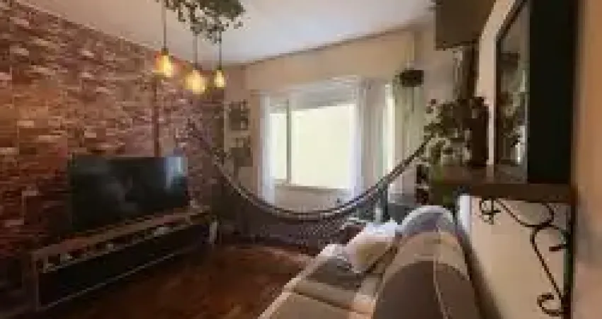 Apartamento com 2 quartos e 1 vaga coberta e escriturada na Vila Ipiranga.