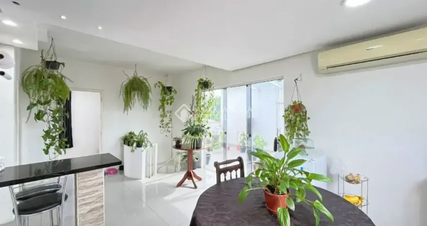 Espaço, Conforto e Vista: Linda Cobertura Reformada com Terraço Gourmet!