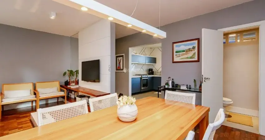 Impecável Apartamento Reformado com 3 Dormitórios e 2 Vagas no Petrópolis!