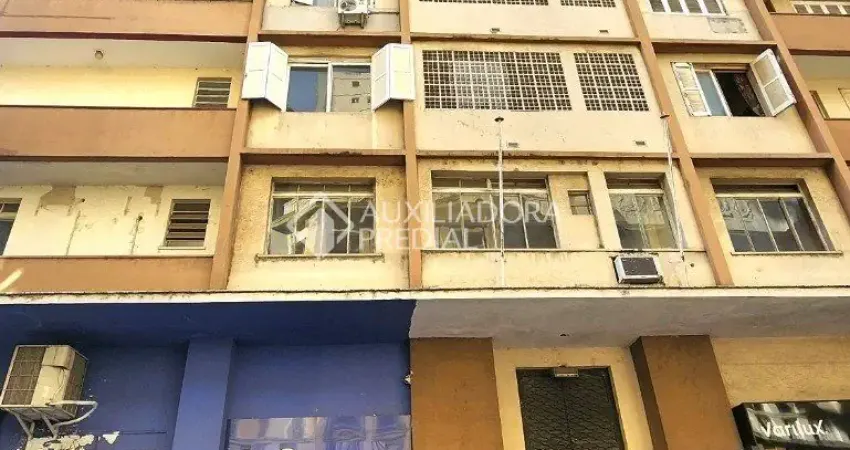 Apartamento no Centro Histórico, 2 dorm com dependência