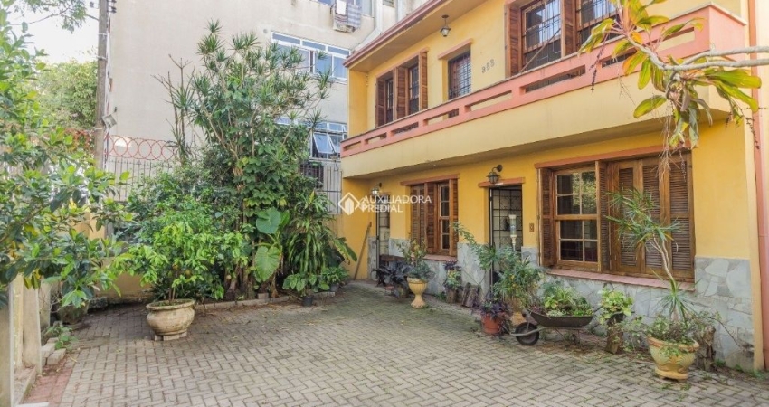 Casa Sobrado com 3 quartos e 5 vagas no Bairro Bom Fim