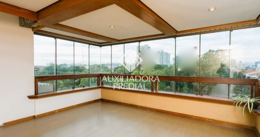 Apartamento com Vista Incrível para a Praça – 2 Dormitórios, Dependência e 2 Vagas, Bairro Lindóia