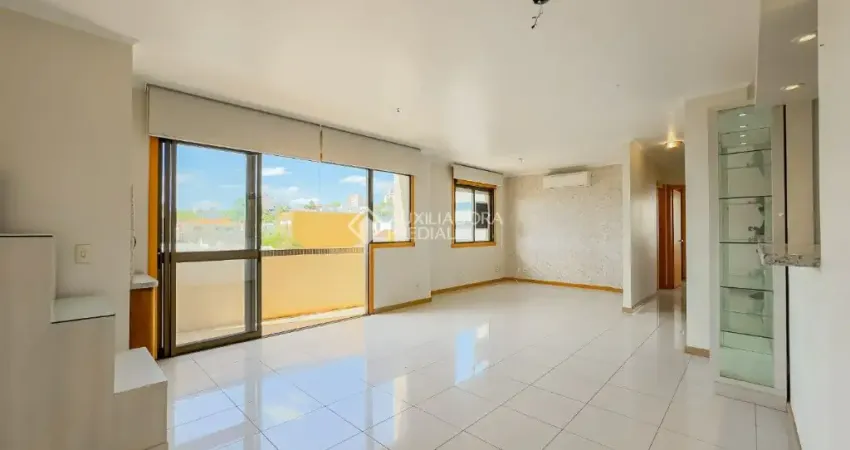 Apartamento 3 Dormitórios (2 com Reversão Fácil) e 2 Vagas no Passo da Areia – Condomínio Santa Bárbara