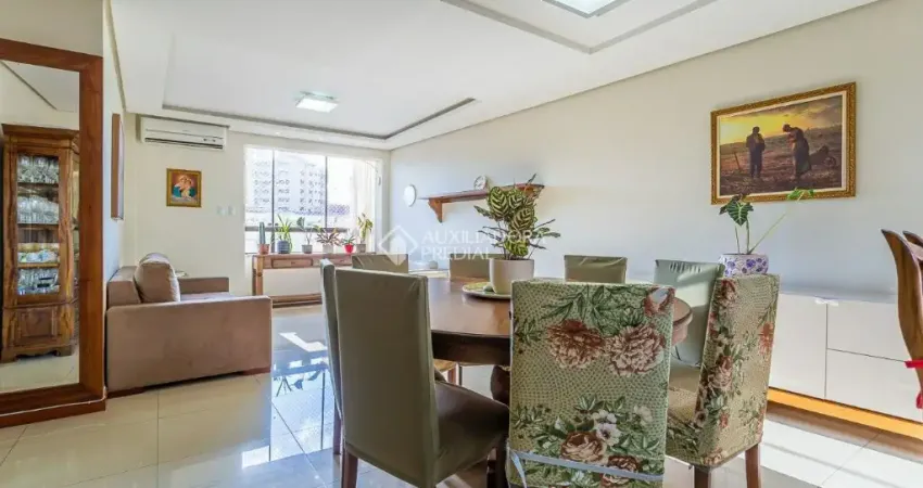 Amplo Apartamento de 3 Dormitórios com Sacada e Vaga no Bairro Santana – Porto Alegre