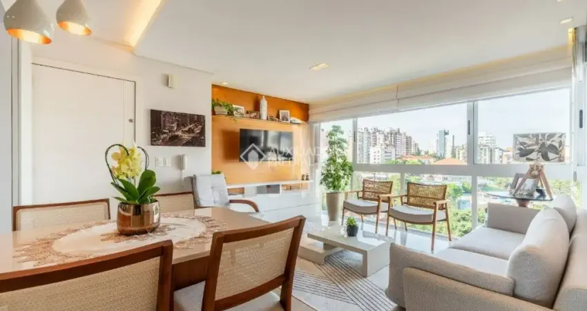 Apartamento 2 Dormitórios com Suíte, Churrasqueira, Vista Aberta e 2 Vagas no Petrópolis!