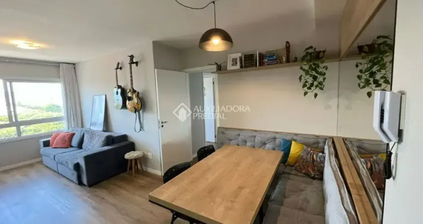 Apartamento com 2 Dormitórios, Suíte e 3 Vagas na Cidade Baixa – Condomínio Clube Completo!