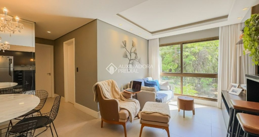 Apartamento Mobiliado com Suíte, Vista para Praça e Infraestrutura Completa!