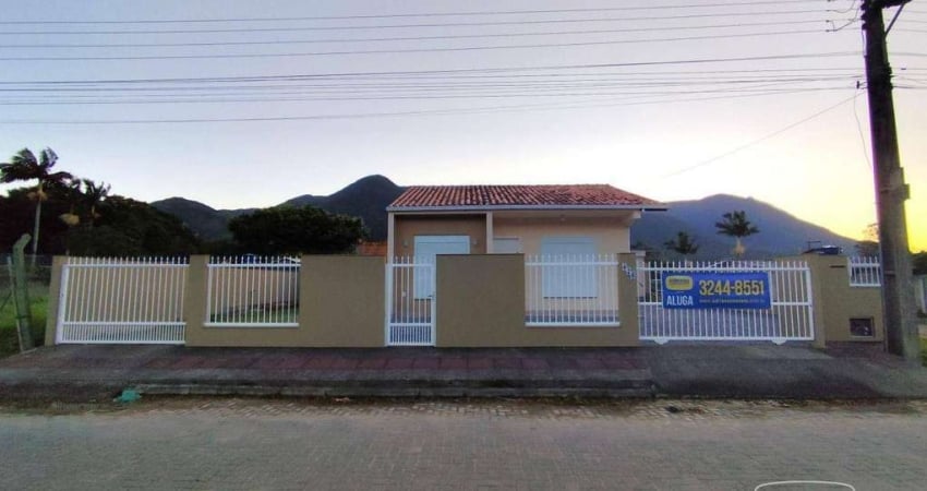 Casa com 2 dormitórios para alugar, 50 m² por R$ 2.659,32/mês - Praia de Fora - Palhoça/SC