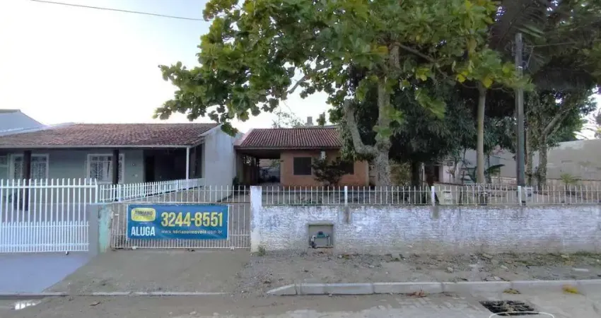 Casa com 3 dormitórios para alugar, 50 m² por R$ 2.275,61/mês - Praia de Fora - Palhoça/SC