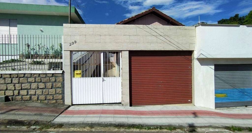 Casa frente com 2 dormitórios para alugar, 80 m² por R$ 2.451/mês - Rua Fermino Costa, 299 - Capoeiras - Florianópolis/SC