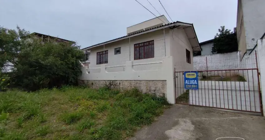 Casa fundos, com 2 dormitórios para alugar, 80 m² por R$ 2.481/mês - Barreiros - São José/SC
