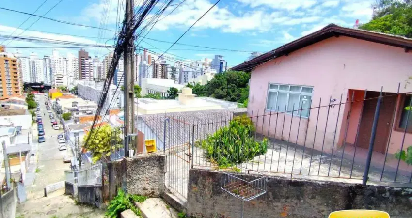 Casa Piso Superior com 3 dormitórios para alugar, 100 m² por R$ 2.529/mês - Rua Anacleto Damiani - Centro - Florianópolis/SC