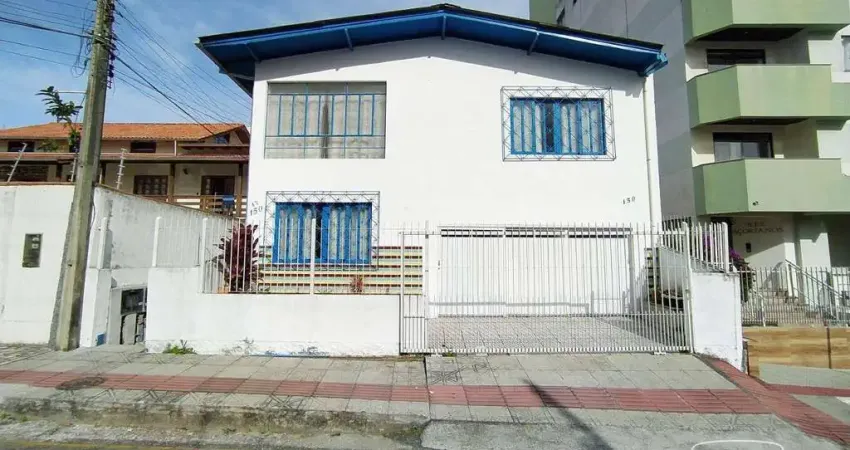Casa Frente com 4 dormitórios para alugar, 100 m² por R$ 3.802/mês - Rua Vereador Gercino Silva, nº 150 - Estreito - Florianópolis/SC