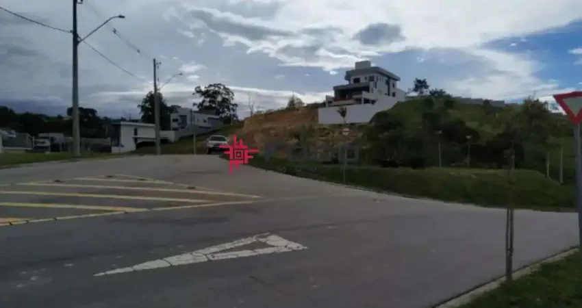 Excelente Terreno em condomínio fechado / Condomínio Verana / 361 m² / São José dos Campos