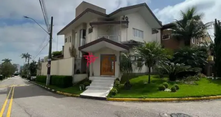 SOBRADO em Condomínio Vila Branca, Jacareí/SP com 03 suítes, 05 banheiros, piscina, área de lazer com churrasqueira