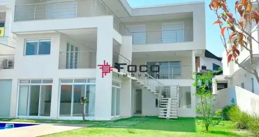 Casa em Condomínio com 4 suítes, piscina e jardim no Urbanova