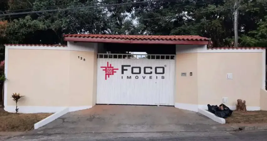 Chácara cinematográfica / Jardim Uirá / 04 dormitórios / 03 banheiros / 160 m² de construção / 1.575 m² de terreno / São José dos Campos